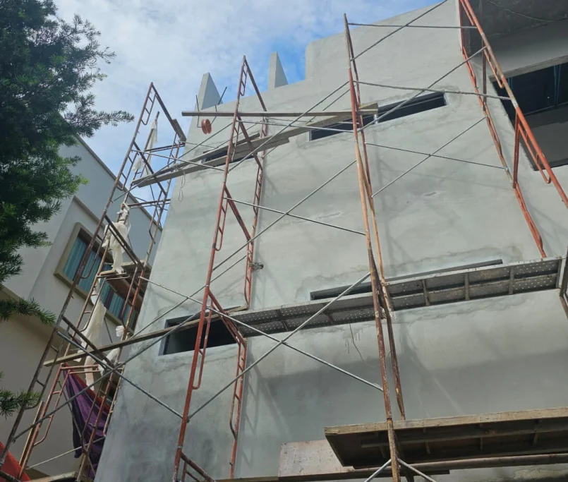 Scaffolding set up around a multi-storey building under construction — Project by Ray & Mist Renovation Sdn. Bhd.