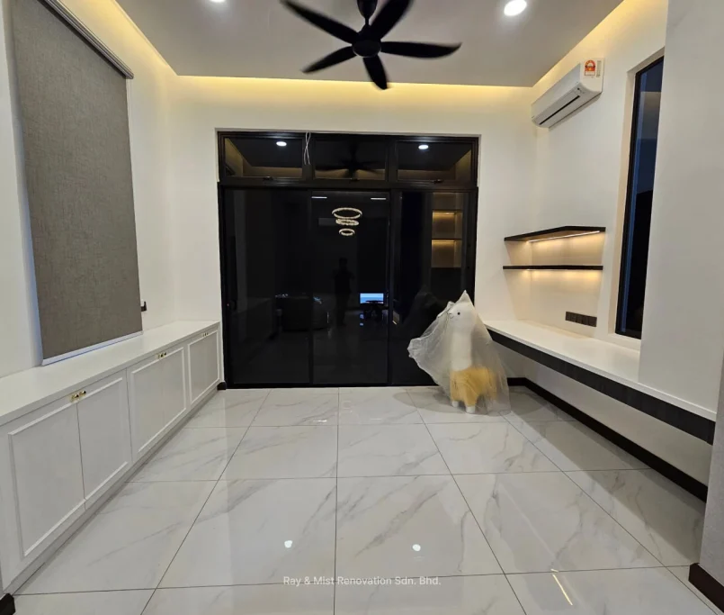 Modern room with built-in cabinets, floating shelves, and soft lighting —Project by Ray & Mist Design Sdn. Bhd.